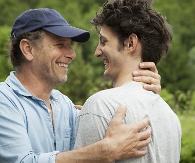 Charles Berling i Pierre Niney