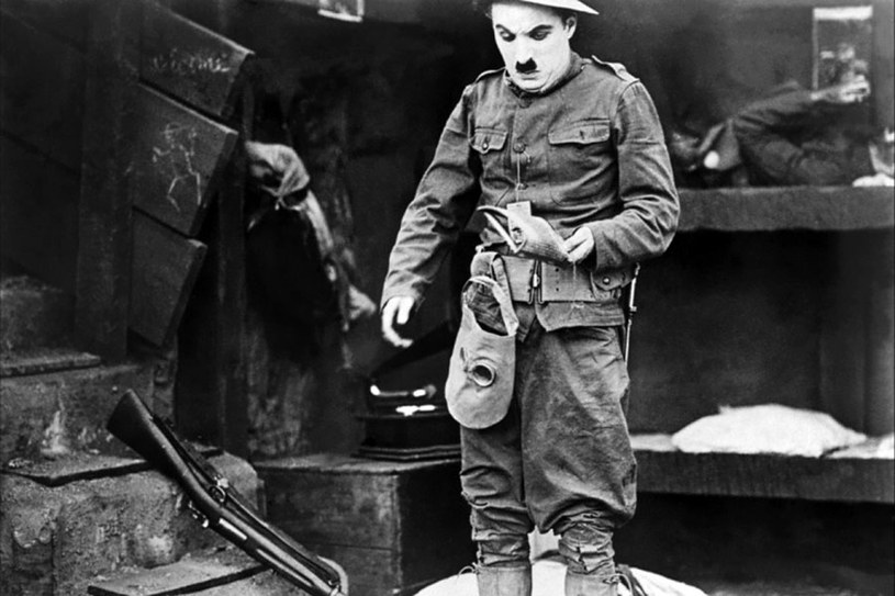 Charles Chaplin w filmie "Rewia Chaplina" /materiały dystrybutora
