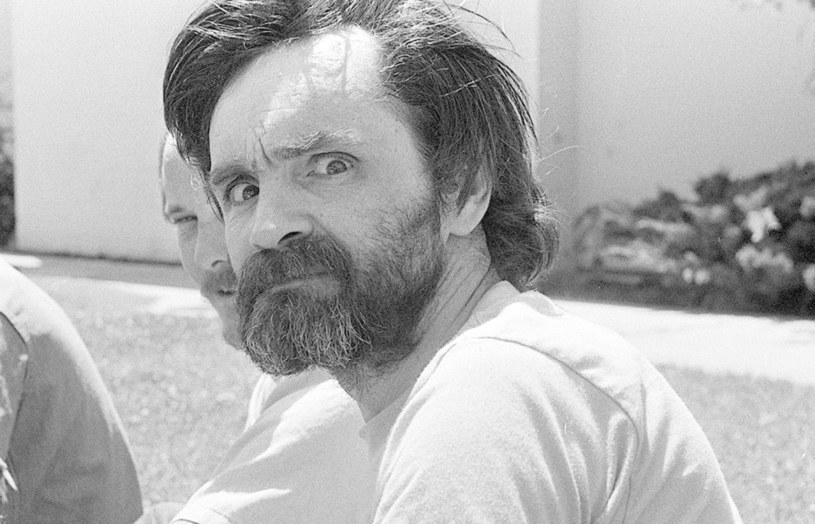 Charles Manson został skazany na karę dożywocia. Zmarł w 2017 roku w więzieniu / Albert Foster/Mirrorpix /Getty Images