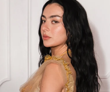 Charli xcx strollowała cały internet jednym zdaniem. Teraz wszystko tłumaczy