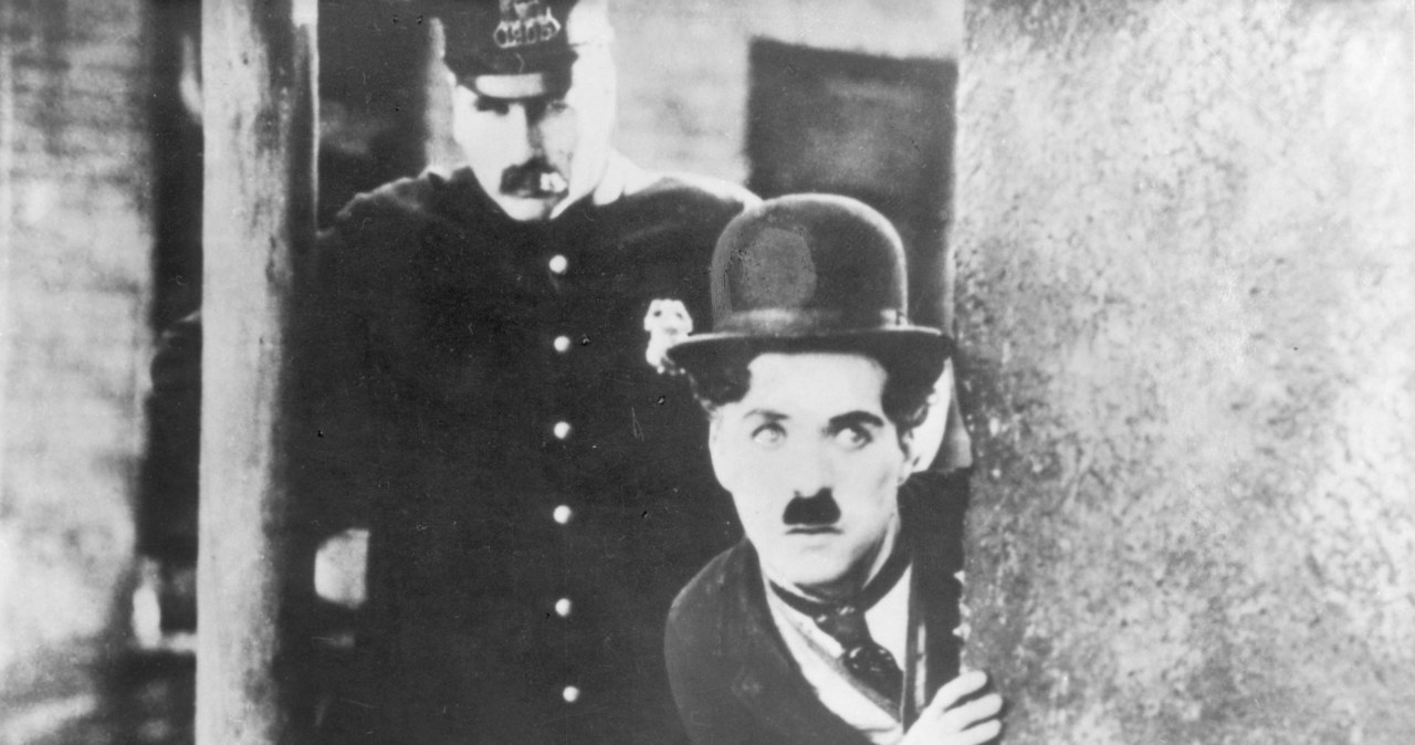 Charlie Chaplin i Jackie Coogan w filmie "Brzdąc" (1921) /ullstein bild /Getty Images