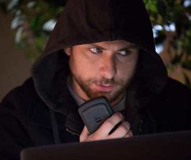 Charlie Day w scenie z filmu "Szefowie wrogowie 2"