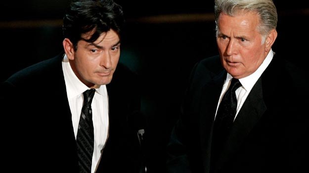 Charlie Sheen i Martin Sheen tylko dwa razy wystąpili wspólnie na ekranie - fot. Vince Bucci /Getty Images/Flash Press Media