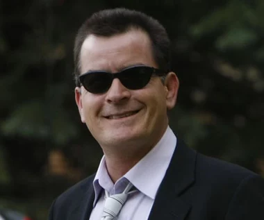 Charlie Sheen wchodzi w hip hop