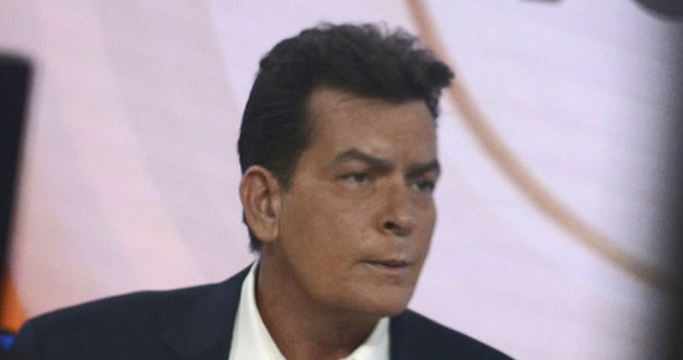 Charlie Sheen znalazł winnych swojej choroby? /- /East News