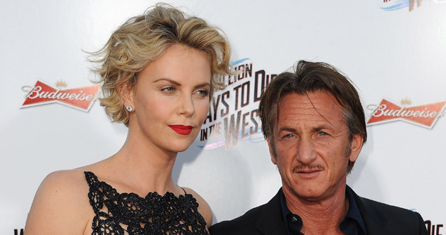 Charlize Theron i Sean Penn zaręczyli się! /Angela Weiss /Getty Images