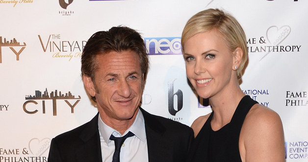 Charlize Theron i Sean Penn /Jason Kempin /Getty Images