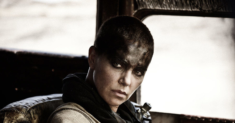 Charlize Theron w filmie "Mad Max: Na drodze gniewu" /Warner Bros Entertainment Polska Sp. z o.o. /materiały dystrybutora