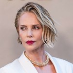 Charlize Theron zaskoczyła odważną stylizacją. W centrum uwagi: przezroczysta spódnica
