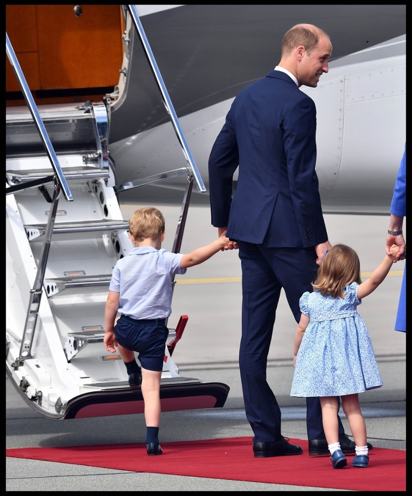 Charlotte chce już iść do samolotu, fot.Andrew Parsons / i-Images/ /East News