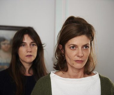 Charlotte Gainsbourg i Chiara Mastroianni w filmie "3 serca"