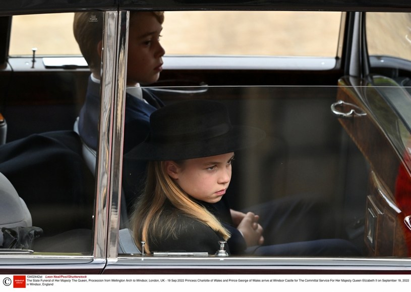 Charlotte i George w drodze na pogrzeb /East News