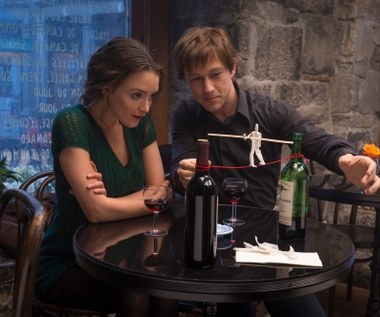 Charlotte Le Bon i Joseph Gordon-Levitt w scenie z filmu "The Walk. Sięgając chmur"