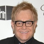 Charytatywny striptiz Eltona Johna