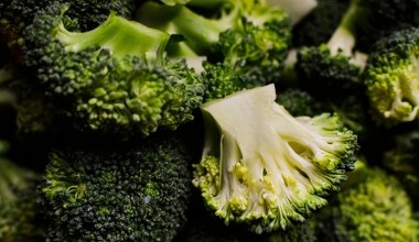 Часте його вживання допомагає при жировій хворобі печінки. Готуйте з нього салати, запіканки та рагу