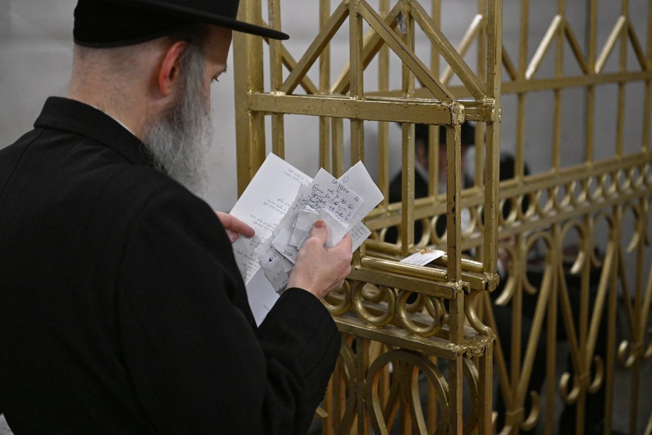Chasydzi, głównie z Europy i USA biorą udział w uroczystościach z okazji rocznicy śmierci cadyka Elimelecha /Darek Delmanowicz /PAP