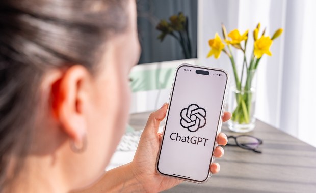 ChatGPT zachęcał 20-latkę do odebrania sobie życia. Napisał za nią list pożegnalny