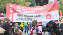 Chcą bardziej sprawiedliwego społeczeństwa. Tysiące osób wzięło udział w pokojowym marszu na ulicach Berlina