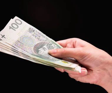 Chcą płacić lepiej, aby zatrzymać pracowników. Kto może liczyć na podwyżkę?