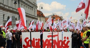 Chcą referendum jak Nawrocki. Wielka demonstracja w Warszawie