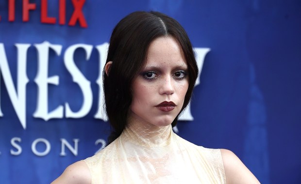 Chcą wyglądać na zmęczone. Taki makijaż króluje na TikToku