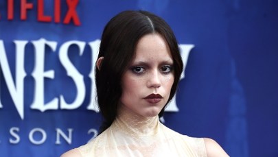 Chcą wyglądać na zmęczone. Taki makijaż króluje na TikToku