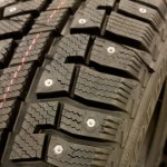 Chcą zakazać jednego rodzaju opon zimowych. Koszty napraw dróg są ogromne