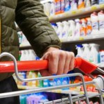 Chcą znieść zakaz handlu w niedziele. W zamian proponują wyższe pensje