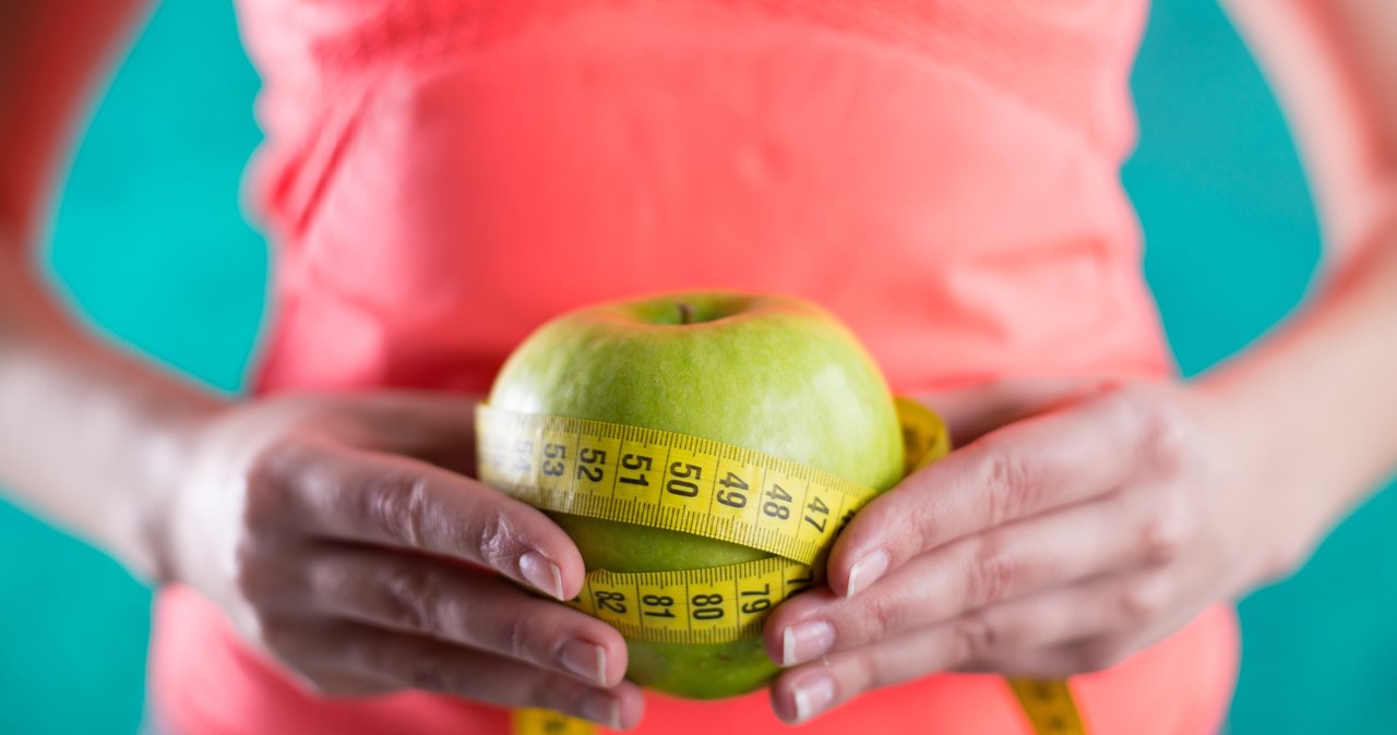 Chcąc schudnąć, nie skupiaj się na tym, czego jeść mniej, ale czego jeść więcej. Pozostaw na produkty świeże, owoce i warzywa, oraz źródła białka /123RF/PICSEL