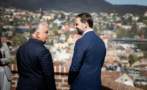 "Chcę pomóc, jak tylko mogę". J.D. Vance ruszył z odsieczą Orbanowi