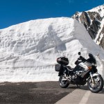 Chce zimą przejechać się motocyklem. Czy grozi mu za to mandat?