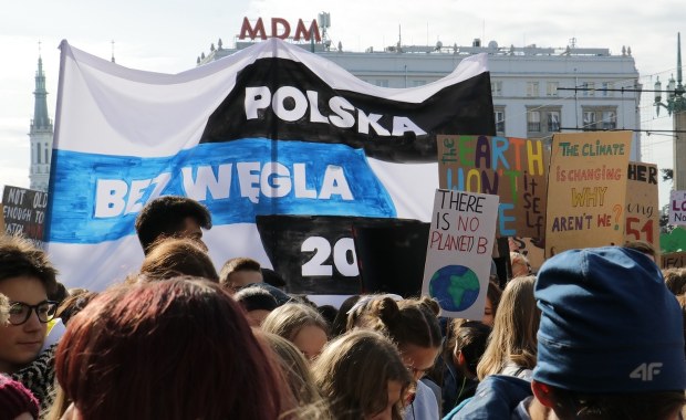 "Chcemy móc oddychać". Ruszył Młodzieżowy Strajk Klimatyczny