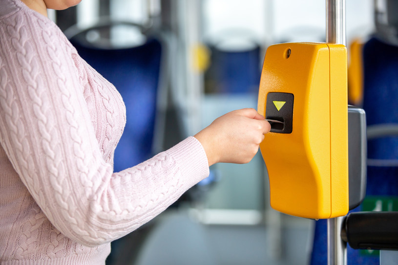 Chcesz kupić bilet na przejazd autobusem, ale automat nie działa? Zapadł ważny wyrok /123RF/PICSEL
