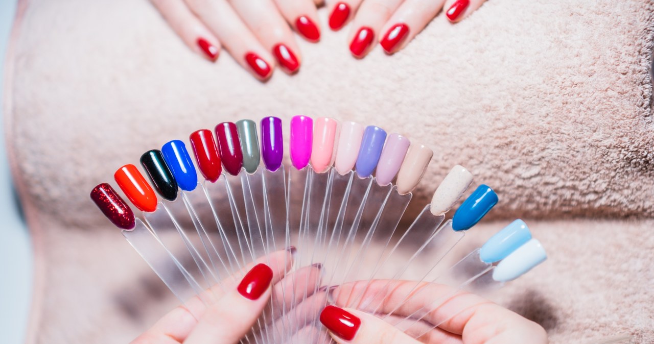 Chcesz mieć modne paznokcie na lato 2025? Postaw na cytrynowy manicure /Pixel