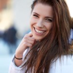 Chcesz mieć piękne zęby? Wystarczy ten produkt z kuchennej szafki