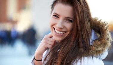 Chcesz mieć piękne zęby? Wystarczy ten produkt z kuchennej szafki