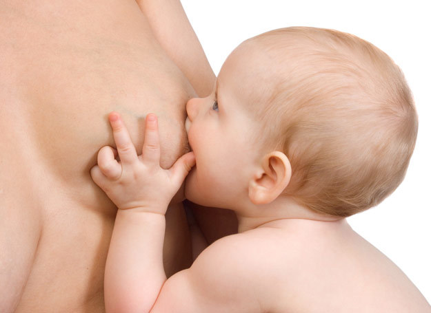 Chcesz mieć szczupłe dziecko, karm je piersią /123RF/PICSEL