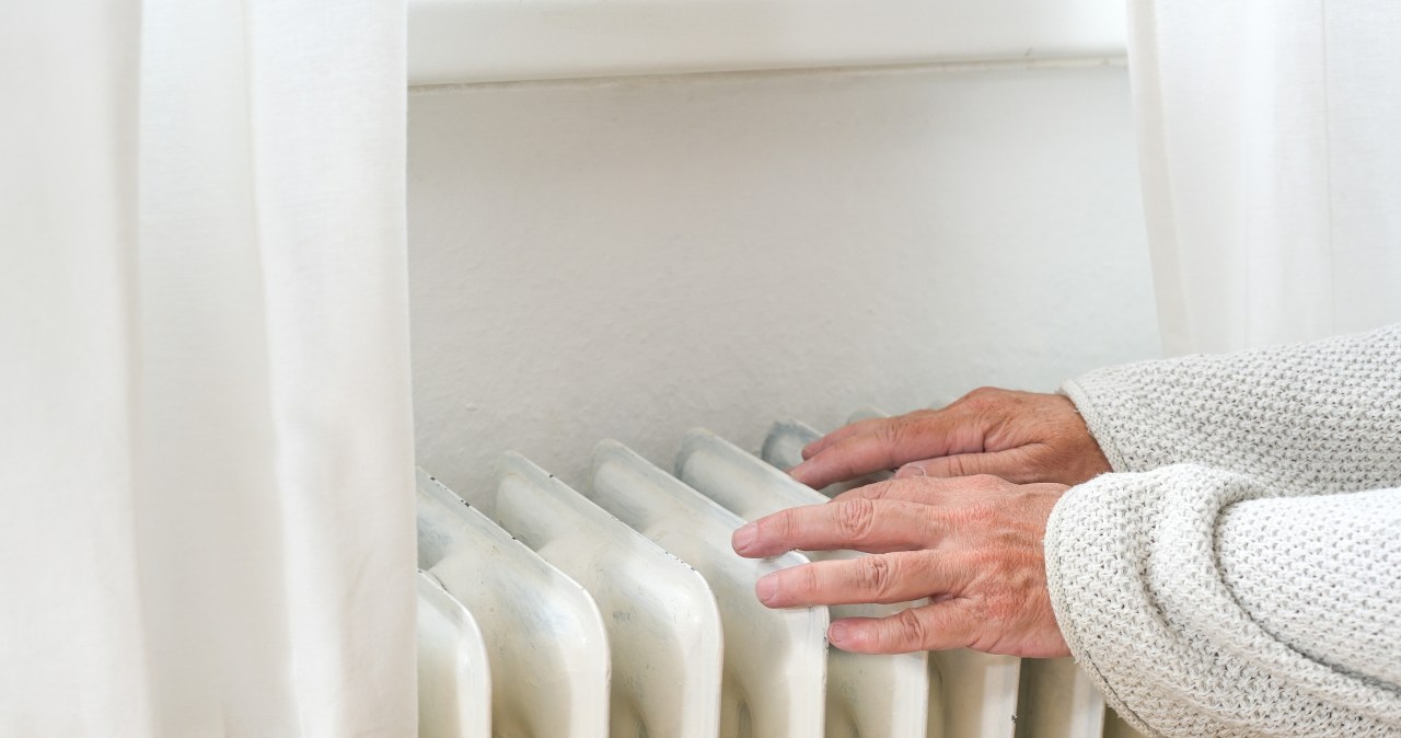​Chcesz obniżyć rachunki za ogrzewanie? Musisz zbudować to nad grzejnikiem /123RF/PICSEL