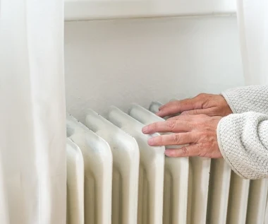 ​Chcesz obniżyć rachunki za ogrzewanie? Zainstaluj to nad grzejnikiem