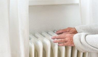 ​Chcesz obniżyć rachunki za ogrzewanie? Zainstaluj to nad grzejnikiem