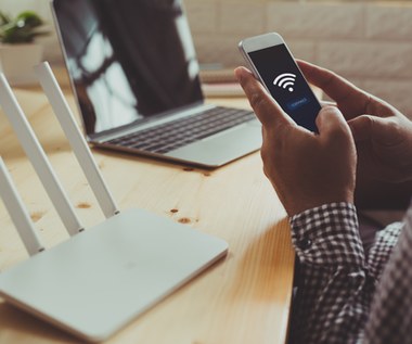 Chcesz połączyć się z siecią Wi-Fi bez znajomości hasła? Wypróbuj te dwie skuteczne metody