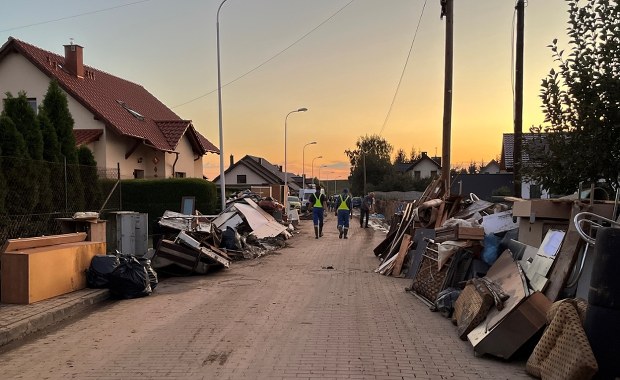 Chcesz pomóc powodzianom? Pamiętaj o tych zasadach, by uniknąć chaosu