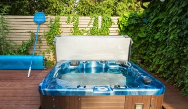 Chcesz postawić jacuzzi na tarasie? Zanim kupisz, sprawdź, jakie są warunki