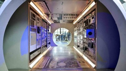 Chcesz przywdziać kombinezon astronauty lub dotknąć kamienia z księżyca? Odwiedź wystawę NASA!