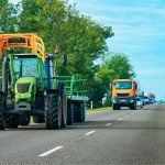 Chcesz wyprzedzić traktor? Jeden błąd i zapłacisz 1 tys. zł mandatu