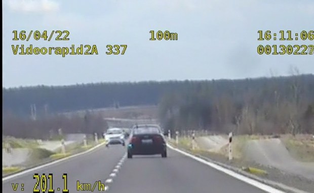 ​Chciał dosuszyć samochód. Drogą wojewódzką jechał ponad 200 km/h 