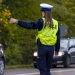 Chciał ostrzec kierowców przed policją. Sam stracił prawo jazdy