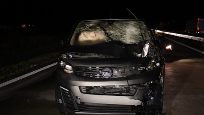 Chciał pieszo przekroczyć autostradę. Zginął na miejscu