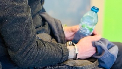 Chciał podpalić partnerkę. Niebezpieczny incydent na klatce schodowej