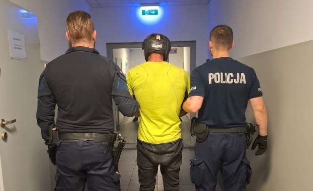 Chciał przejechać policjanta, trafił do aresztu
